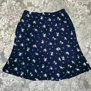 Bobeau MIDI Skirt Size Small floral skirt on top of blue base